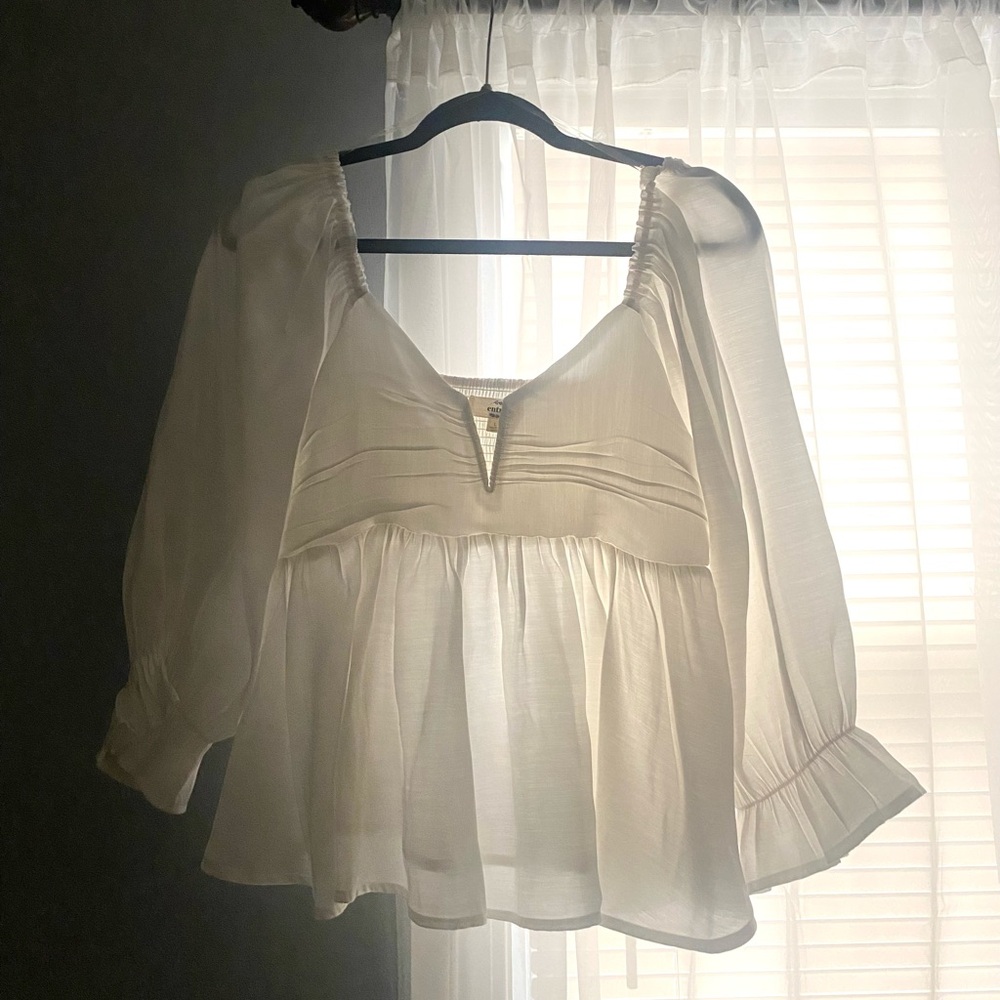 BEAUTIFUL WHITE TOP 🤍